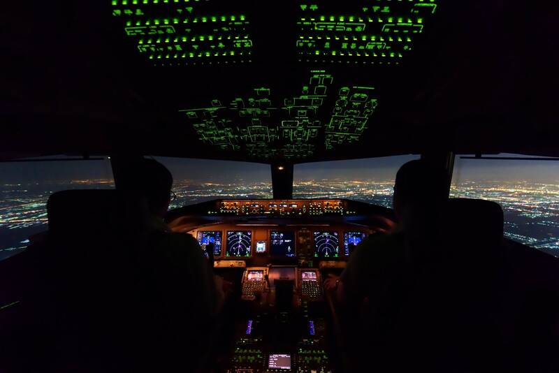 Boeing cockpit_night_backlit