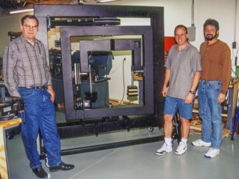 1990s Radiant Team and the SIG-200 Source Imaging Goniometer 1990s Radiant Team and the SIG-200 Source Imaging Goniometer